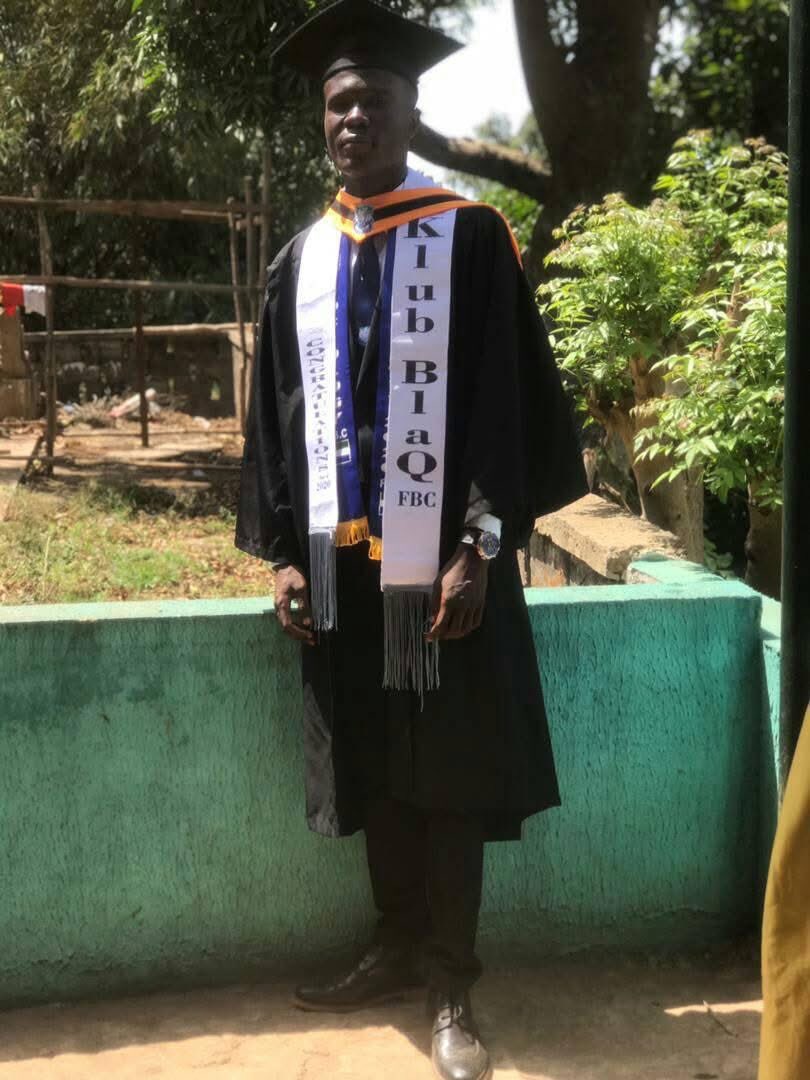 emmanuel_t29830's tweet image. Bagged my first degree on this day (4) four years ago.

#Classof2020
#SaloneX