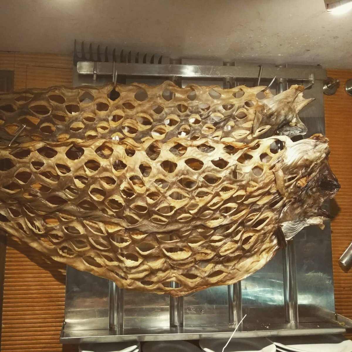 En Semana Santa, la tradición manda elaborar guisos con bacalao y legumbres como garbanzos. Antiguamente, se hacían con pescado cecial (secado al aire), sobre todo bacalao y congrio. Este es el tema que hoy abordo en mi blog:
maderadebuixo.blogspot.com