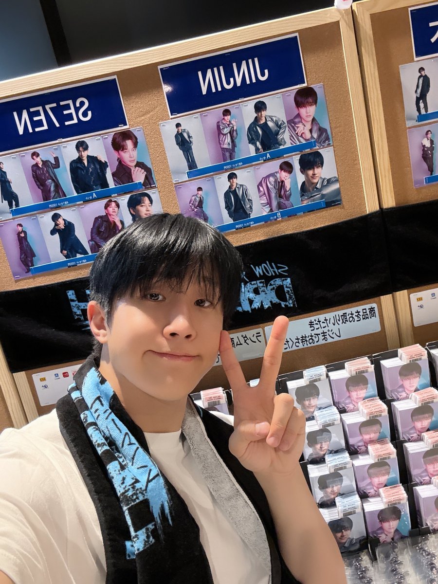 offclASTRO's tweet photo. 여러분!!ㅎㅎ 밥 잘 챙겨먹구있죠??ㅎㅎ 저는 벌써 4번째 공연을 마쳤습니당!! 
아직도 일본어라서 어느정도 긴장하고있지만 많은 로하들이 와줘서 잘이겨내고있네요~ 항상 감사하고 저녁잘챙겨먹기😍 https://t.co/2yieytcw1x