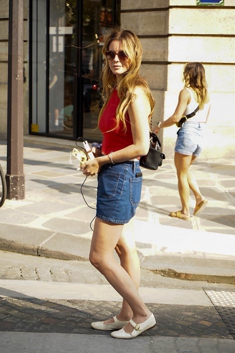 greatestptl's tweet photo. Lana Del Rey spending a day in Paris, 2024 https://t.co/vadJoKTily