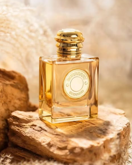 PetalsCosmetics's tweet photo. Burberry Goddess Eau de Parfum is a story of self-discovery found through confidence, strength and kindness. This unique gourmand fragrance is led by a powerful trio of vanillas, enriched with luminous lavender. #burberry #burberrygoddess #petalscosmetics #perfumes #lavingtonmall https://t.co/1gw6gc2Siq