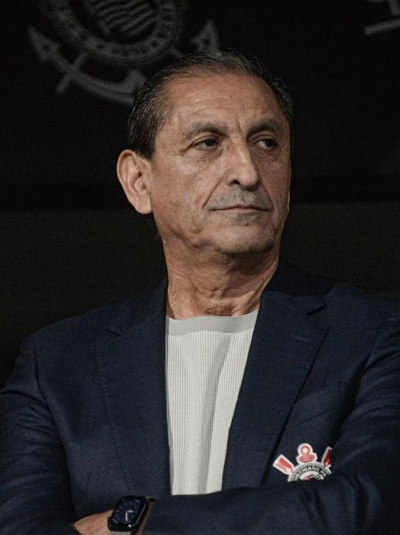 CanalGOATBR's tweet photo. MOMENTO DE MUDANÇAS NO CORINTHIANS? 

Com apenas uma vitória no Brasileirão e nenhuma na Sul-Americana, o treinador Ramón Díaz vive sua pior fase no Timão.

Uma reunião está marcada para esta quinta-feira para discutir o futuro da comissão técnica.

📸 Reprodução Internet https://t.co/28w108PqhV