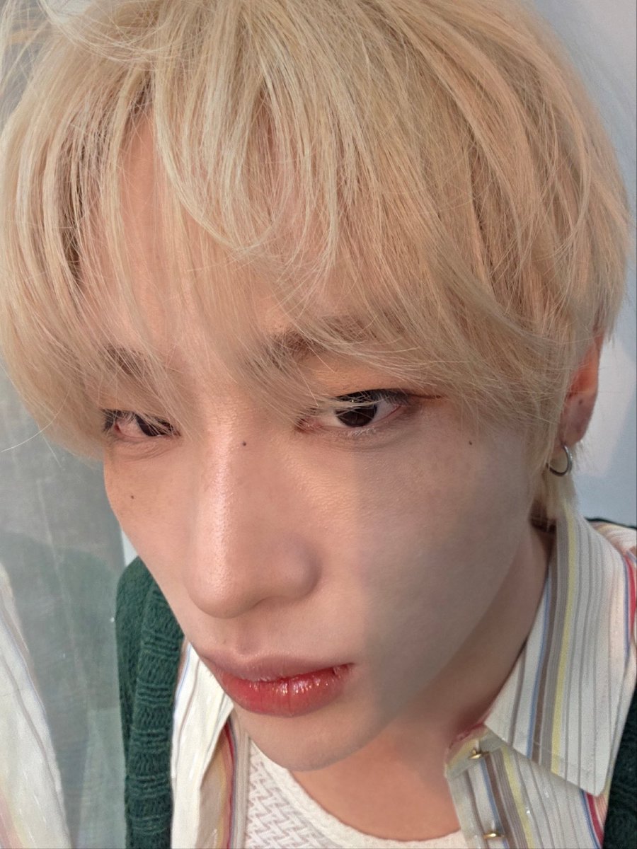 BAE173_member's tweet photo. [#무진] 

🤫

#BAE173 #비에이이173 
#MUZIN https://t.co/BkzG0EKu4Q