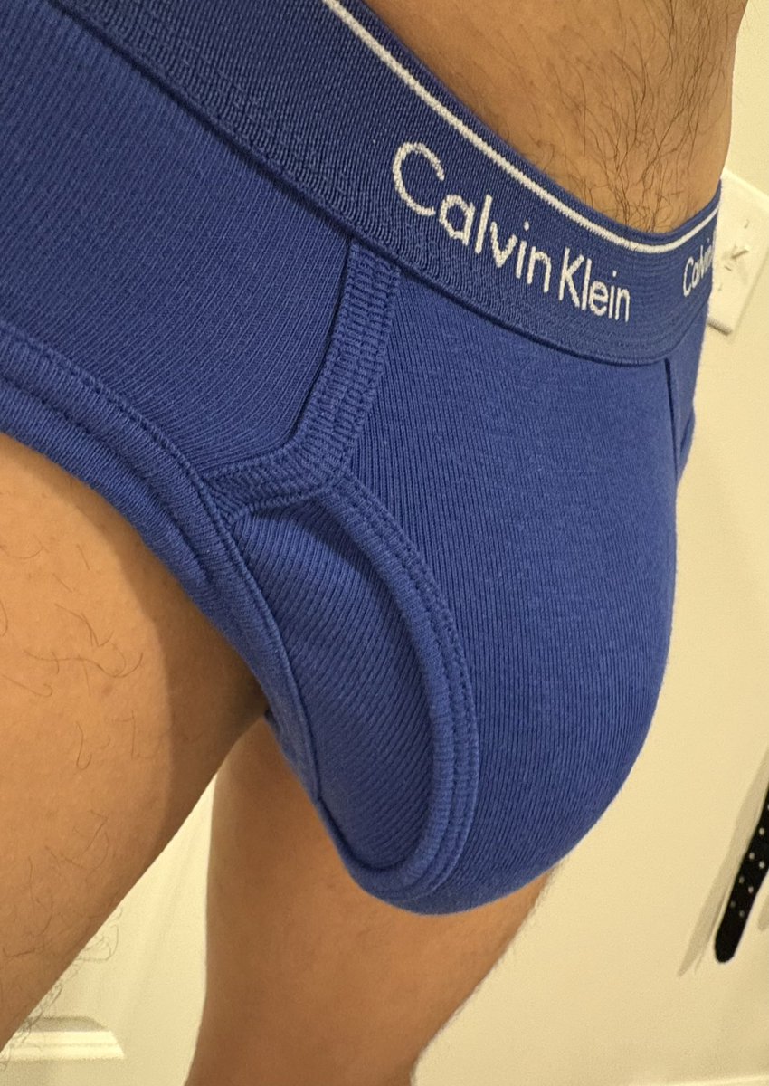 Hung_Unicorn_9's tweet photo. Trying a different cut of underwear than my cock is used to. Time to break em in. #thickdickthursday #grwm #bulge #CalvinKlein #briefs #bigdickproblem #gay #daddy #Chudai #wataa https://t.co/BbB7588FN4