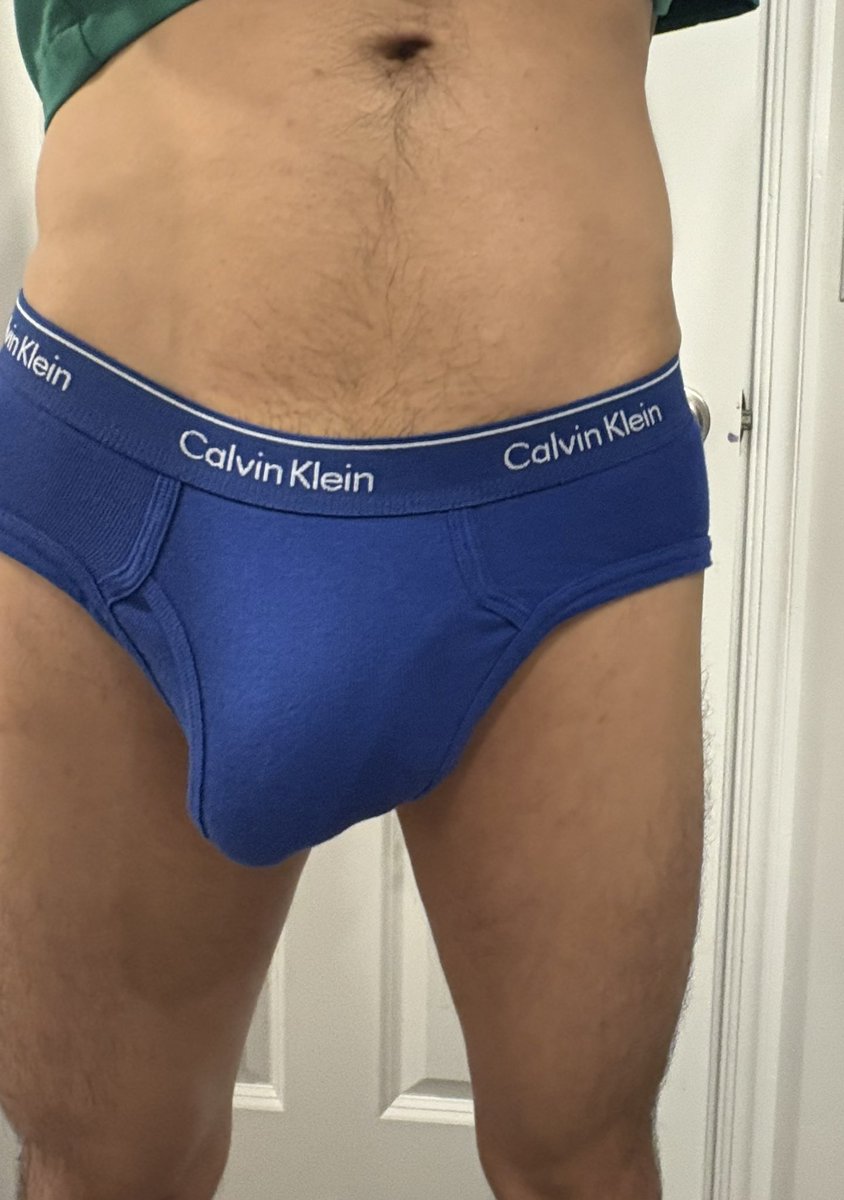 Hung_Unicorn_9's tweet photo. Trying a different cut of underwear than my cock is used to. Time to break em in. #thickdickthursday #grwm #bulge #CalvinKlein #briefs #bigdickproblem #gay #daddy #Chudai #wataa https://t.co/BbB7588FN4