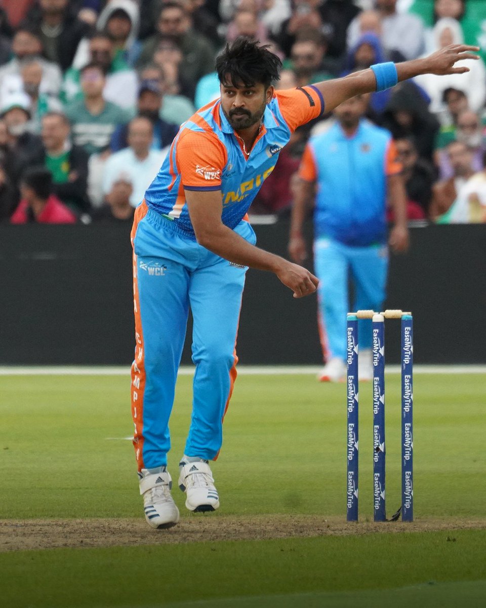 Line. Length. Lethal. 💥

Vinay Kumar showing how it’s supposed to be done.

#TeamIndia #WCLIndiaChampions #OnceAChampionAlwaysAChampion