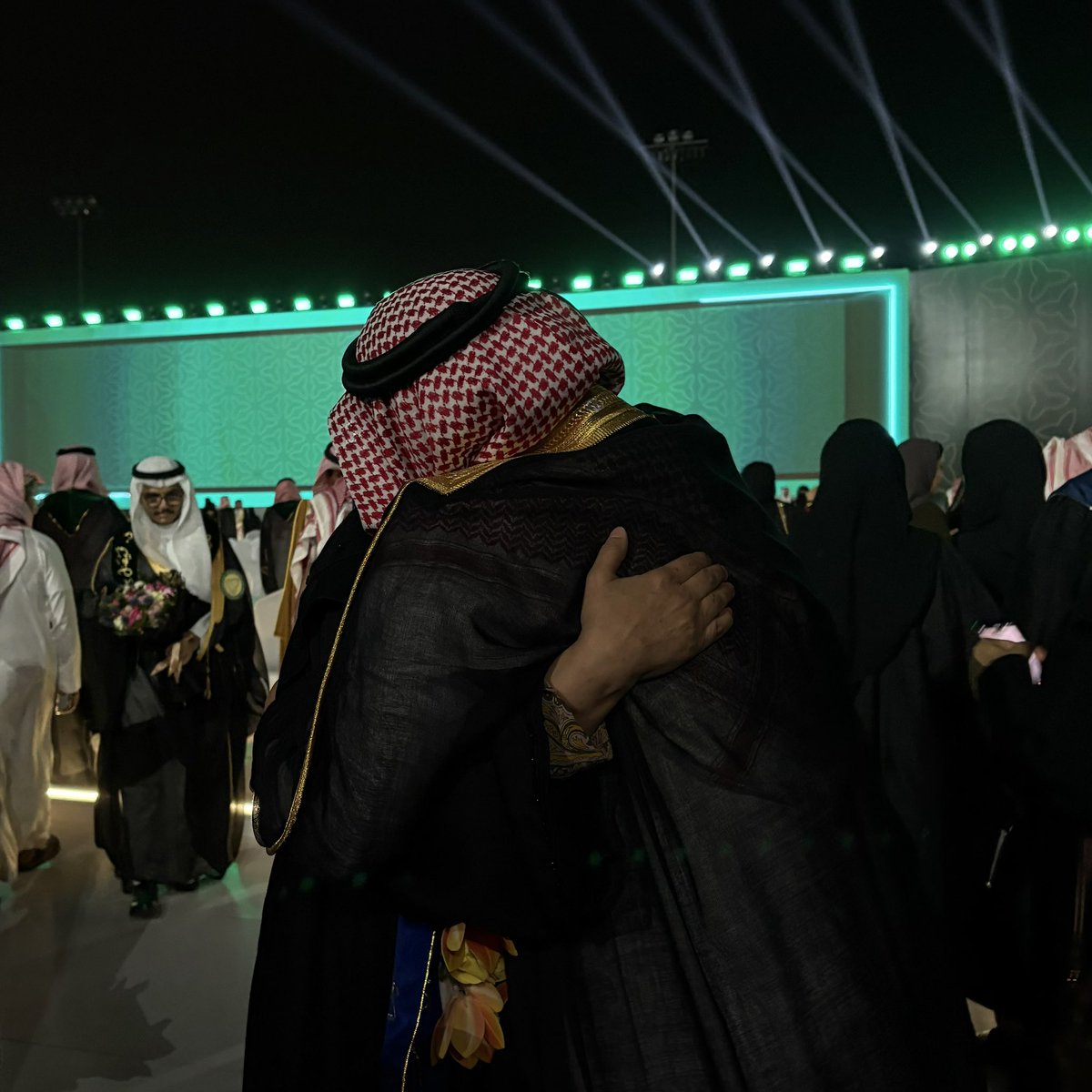 rakan_t's tweet photo. بفضل الله وكرمه تخرجت من كلية الصحة العامة والمعلوماتية الصحية بجامعة الملك سعود بن عبدالعزيز للعلوم الصحية، وحصلت على درجة الماجستير في الصحة العامة.🎓

لم يكن الطريق سهلًا، لكنه كان مُيسرًا بعون الله،ثم بدعوات ودعم أهلي وعائلتي الذين كانوا سندًا في كل خطوة.💛

#خريجو_كاساو_2025 https://t.co/KMskmyTXCc