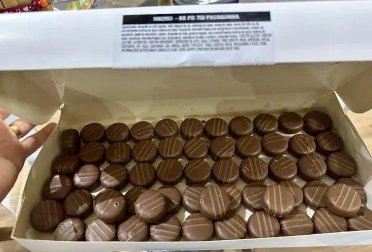 modapramulheres's tweet image. Genntee, só eu não sabia disso???
Acabei de descobri que a Cacau Show vende chocolates com pequenos defeitos, aqueles que quebram durante manuseio, com preço baixinho! Vale muito a pena, já quero muito!