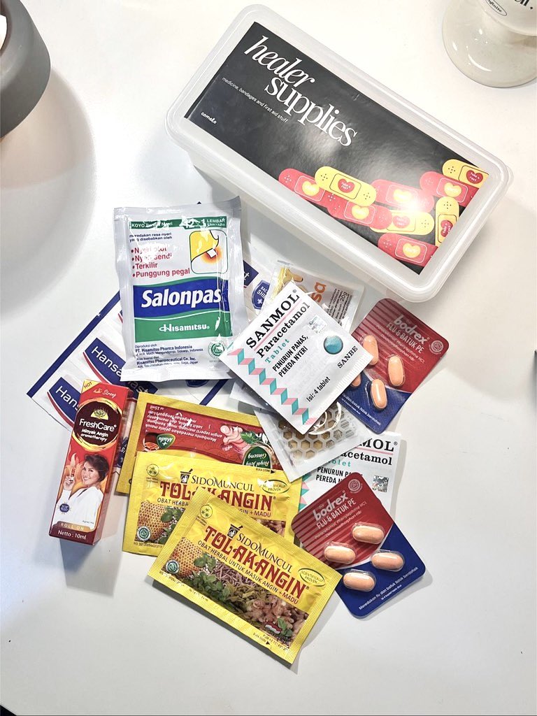 c0quetteuu's tweet photo. buat kaum jompo jangan skip, ini dah aku kumpulin essentials penolong kaliann💪🏻☺️❤️‍🩹🧤 https://t.co/0buuhTnWhj