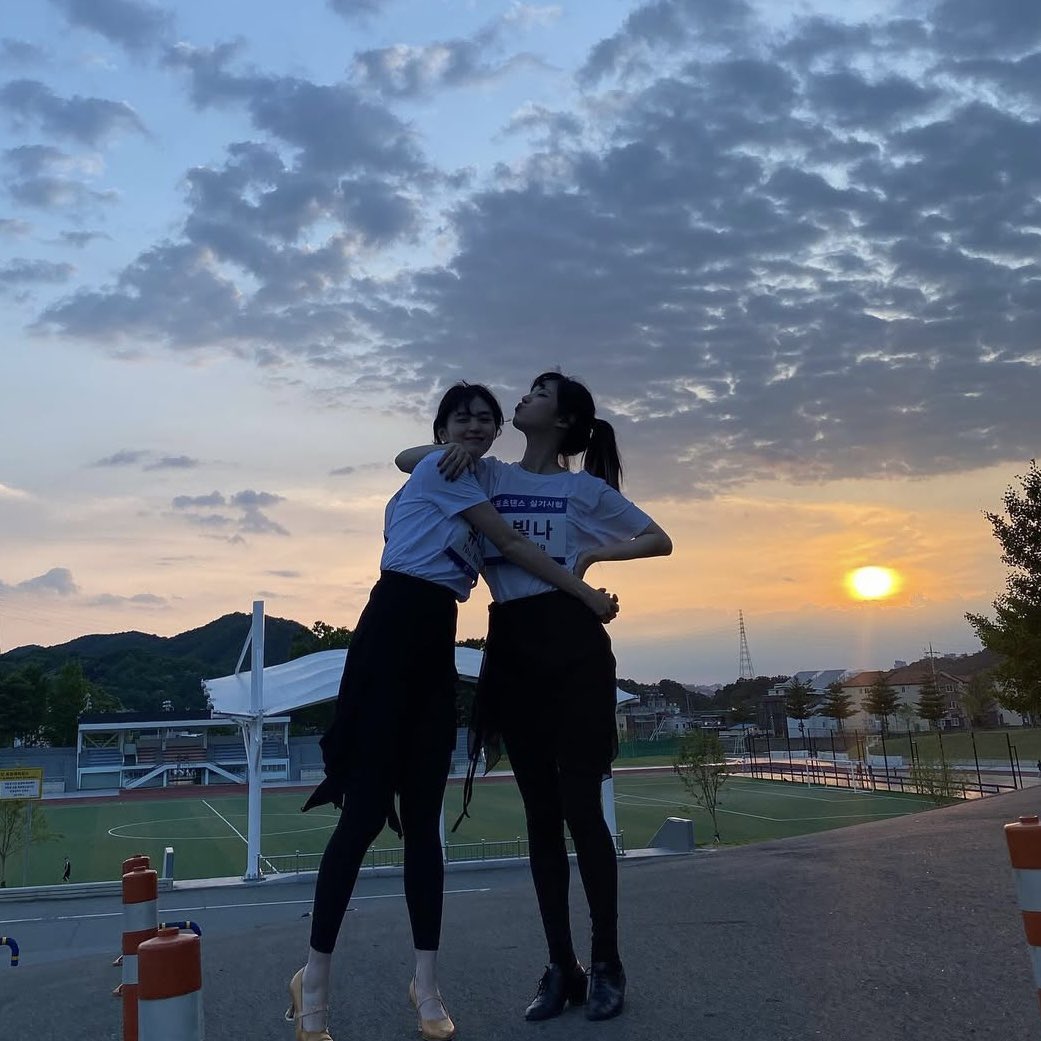 시험이 끝나서 신났던 너와 나. 빛나비.✨🦋