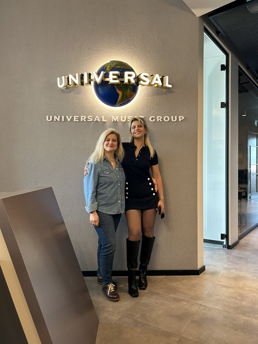 Gel kalbime yatıya ❤️
Aramıza hoş geldin Melis Kar

#NewSignAlert
#MUSICISUNIVERSAL