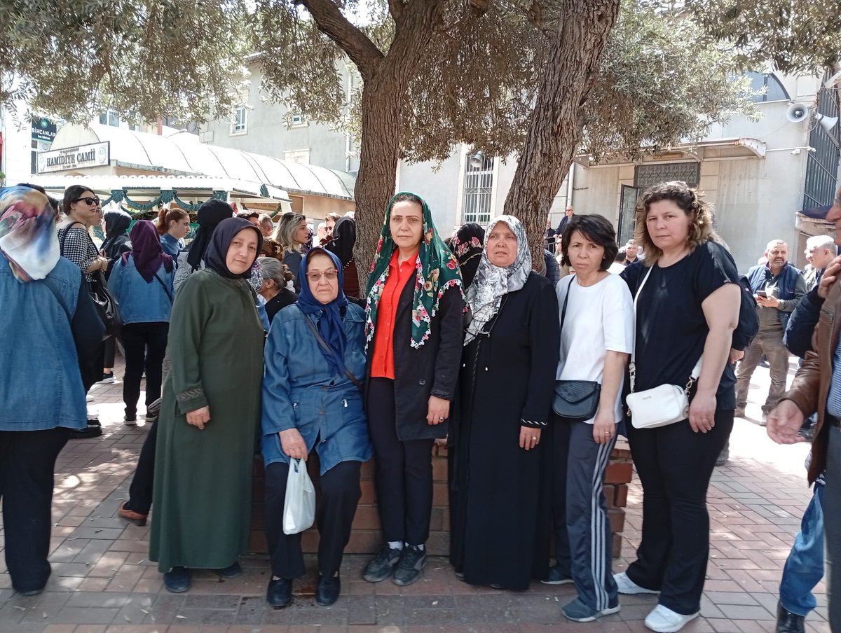salihliakkadinlar (@salihliakkadin) on Twitter photo Yönetim kurulu üyemiz Rabia Emek’in vefat eden ablasının cenaze törenine katıldık.Merhuma Allah’tan rahmet yakınlarına başsağlığı ve sabırlar dileriz.🤲
<a href="/AKKADINGM/">AK Parti Kadın Kolları</a>
<a href="/tugbaisikercan/">Tuğba IŞIK ERCAN</a>
<a href="/KalfaKaplan/">Ebru Kalfa Kaplan</a>
<a href="/CananSkan/">Canan Çalışkan</a> Yönetim kurulu üyemiz Rabia Emek’in vefat eden ablasının cenaze törenine katıldık.Merhuma Allah’tan rahmet yakınlarına başsağlığı ve sabırlar dileriz.🤲
<a href="/AKKADINGM/">AK Parti Kadın Kolları</a>
<a href="/tugbaisikercan/">Tuğba IŞIK ERCAN</a>
<a href="/KalfaKaplan/">Ebru Kalfa Kaplan</a>
<a href="/CananSkan/">Canan Çalışkan</a>