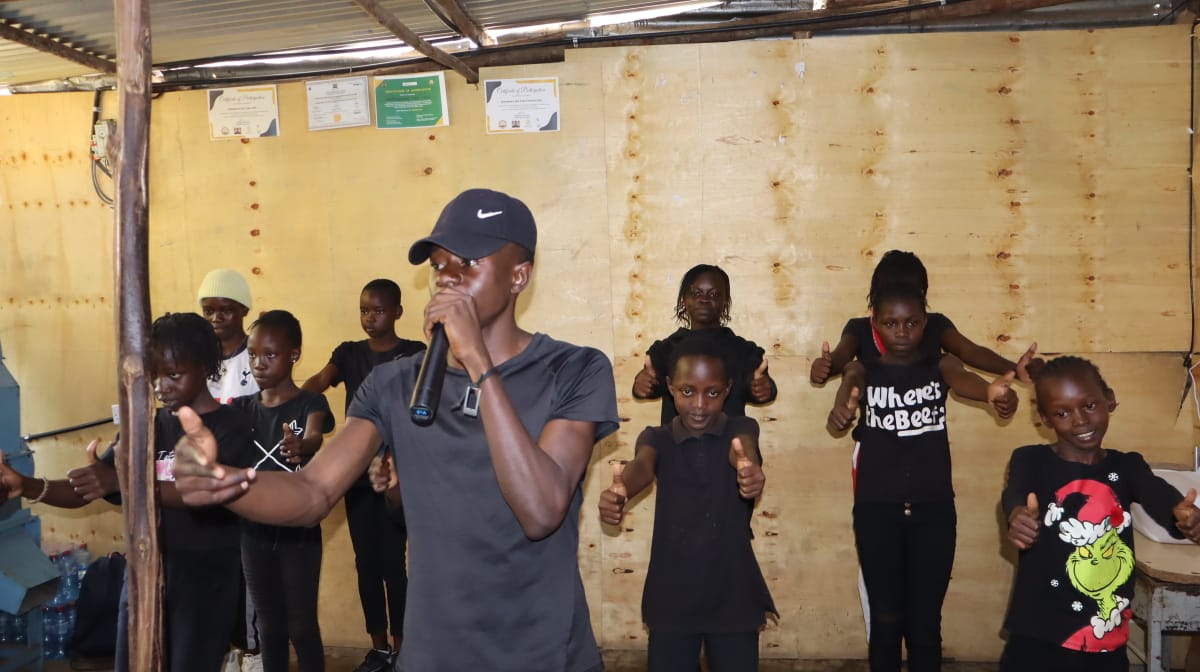 Tony Raj performing during inception meeting 
#YouthvoiceAndEmpowerment
#KamakowaJamtakaCBOCares
#JamtakaCares
#ShofcoUrbanNetwork