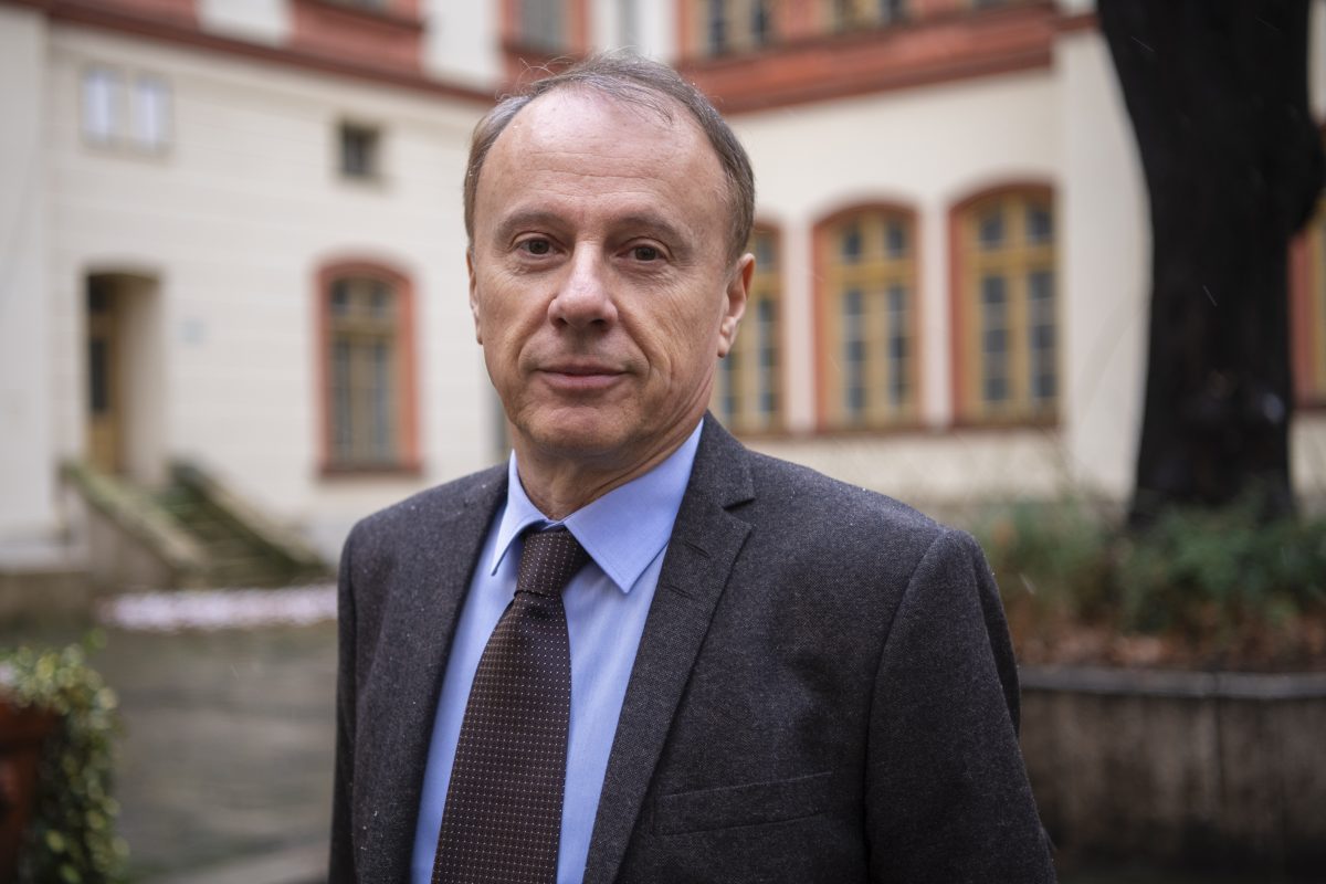 akademska_masa's tweet image. ‼️MASA poziva članove akademske zajednice da svojim prisustvom podrže rektora Univerziteta u Beogradu, prof. dr Vladana Đokića, i dođu ispred Uprave kriminalističke policije (Bulevar Zorana Đinđića 104) sutra (petak 18.4.) u 8.45h.