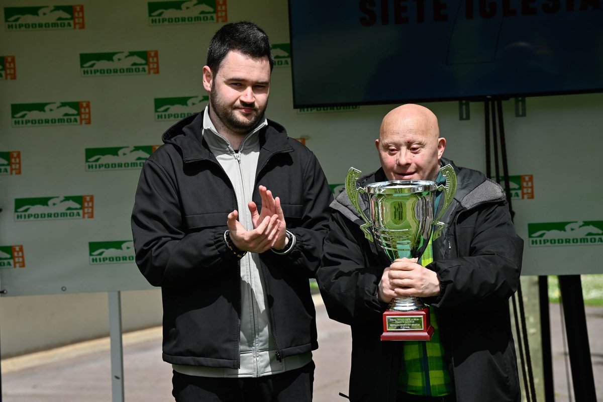 🏇 4. Lasterketa - 3. Jardunaldia (Udaberria - Primavera)
📅 2025 / 04 / 09
🥇Premio Yeguada Siete Iglesias (Noozhoh Canarias) (Hándicap 2ª Parte) - 2.200 metros. 
 
🐴 UPSILON (GB)
🧢 Jaime Gelabert
👤 Juan Carlos Rosell
👕 Annua Racing
 
📋 Orden definitivo: 1 - 6 - 8 - 4 - 2