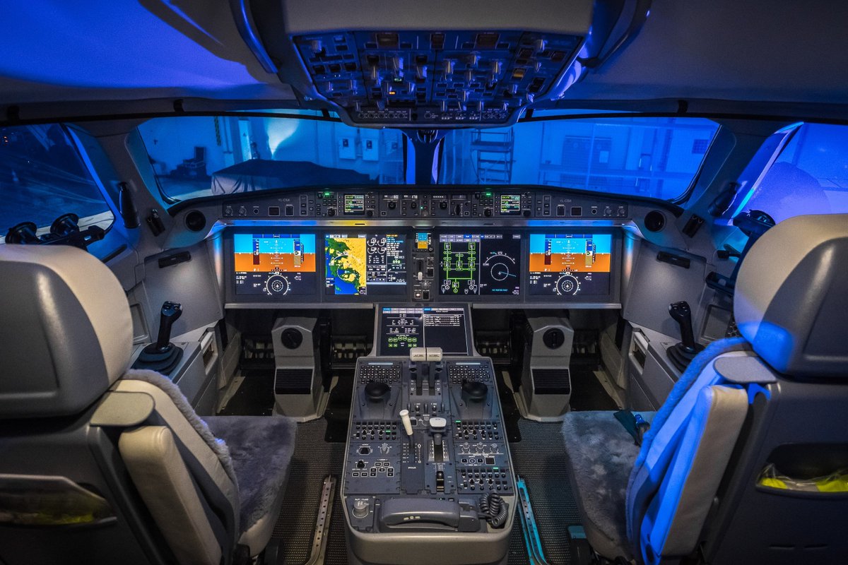 _sebastianrath's tweet image. it&apos;s funny how I can look at a cockpit with curiosity, but my mind feels overloaded every single time when looking at a Jira ticket form