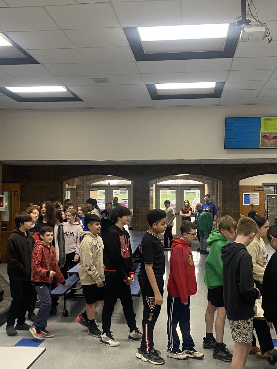 FallsMiddle's tweet image. Breakfast is served!! Thank you Folsom’s Bakery!!!