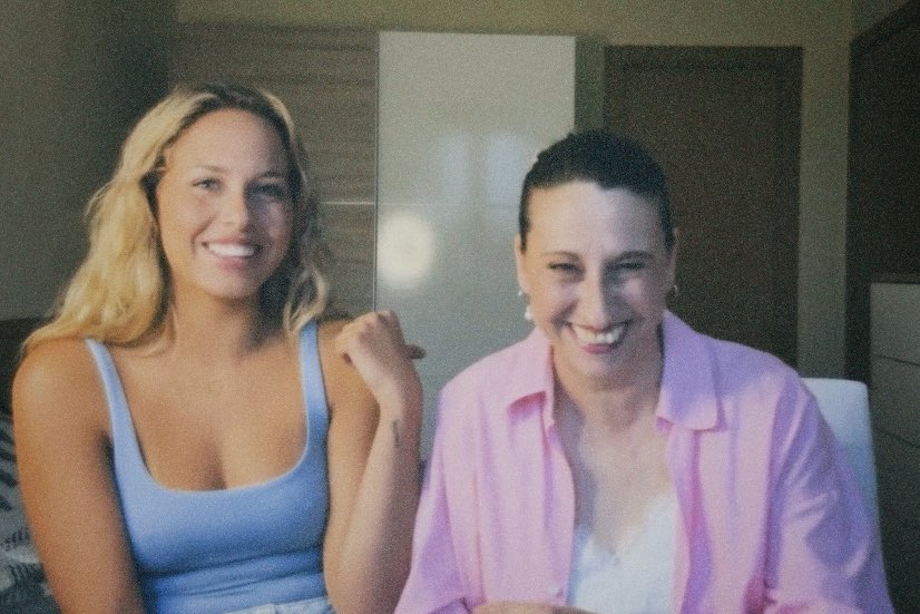 _userrrrrr_'s tweet photo. Se nota que todo lo que han pasado les ha unido. La admiración de Violeta hacia Laura, por cómo afronta lo vivido y se agarra a lo bueno, traspasa la pantalla. Dos mujeres valientes que siguen en la lucha. La frase, “la vida es un juego”, me la guardo para lo mío. #ViolediMTMAD9 https://t.co/MztubtYGNI