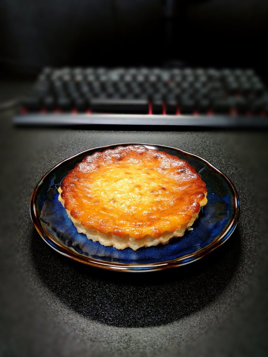 youtubeにあった簡単チーズケーキ風を作ってみた。
いい感じにデキた！