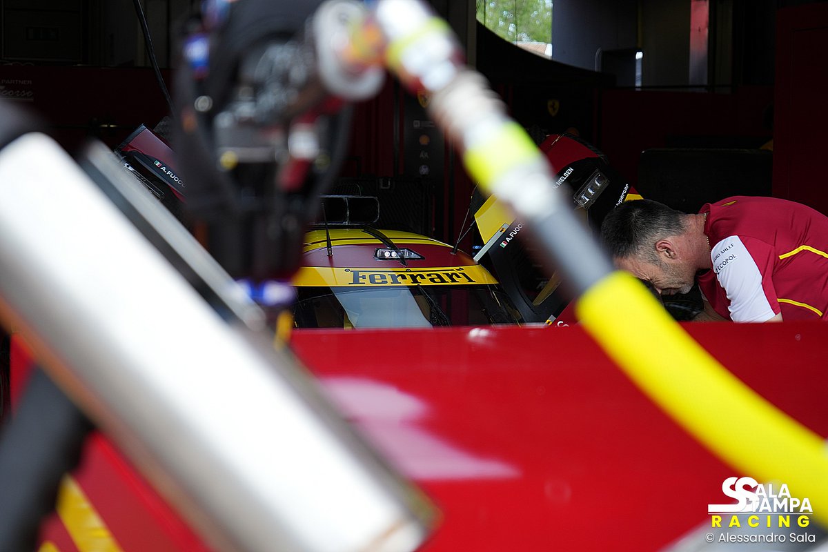 SalaStampRacing's tweet image. #SalaStampaRacing Cielo carico di nubi e pioggia sul #autodromoimola che allestisce box ed impianto per il secondo appuntamento iridato del #FIAWEC, domenica la #6HImola con #FerrariHypercar chiamate alla conferma (📸@AlessandroSala1)