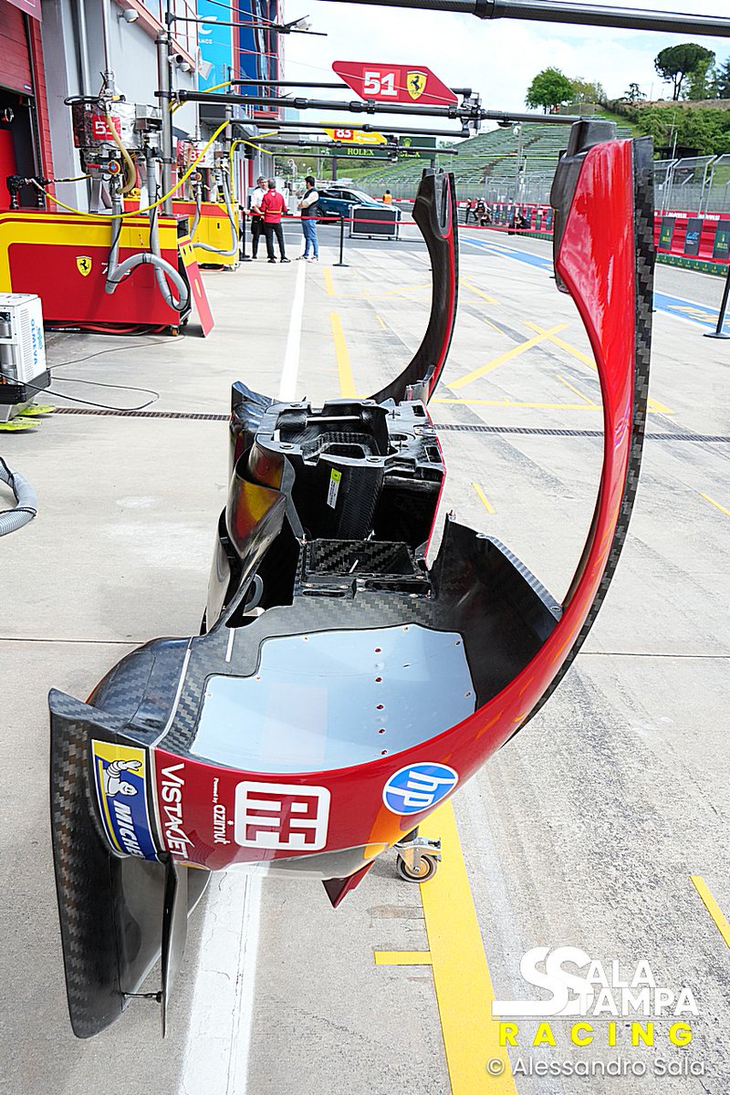 SalaStampRacing's tweet image. #SalaStampaRacing Cielo carico di nubi e pioggia sul #autodromoimola che allestisce box ed impianto per il secondo appuntamento iridato del #FIAWEC, domenica la #6HImola con #FerrariHypercar chiamate alla conferma (📸@AlessandroSala1)