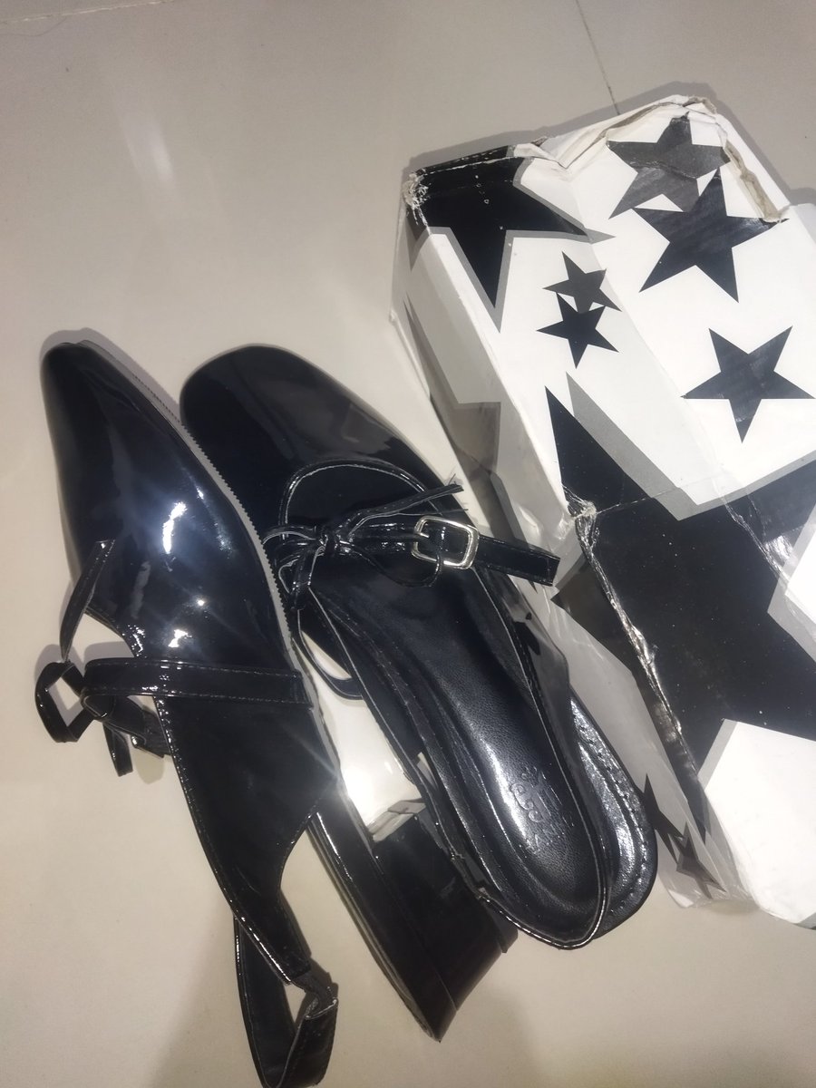 brightdoyie's tweet photo. wts flatshoes heels 3 cm uk 39, gaperna aku pake dan sentuh karna kebesaran :( aku dom semarang yaaaw 

💸 : 40k https://t.co/5GXdPgyh8O