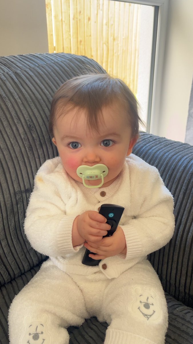 Chloe tweet media