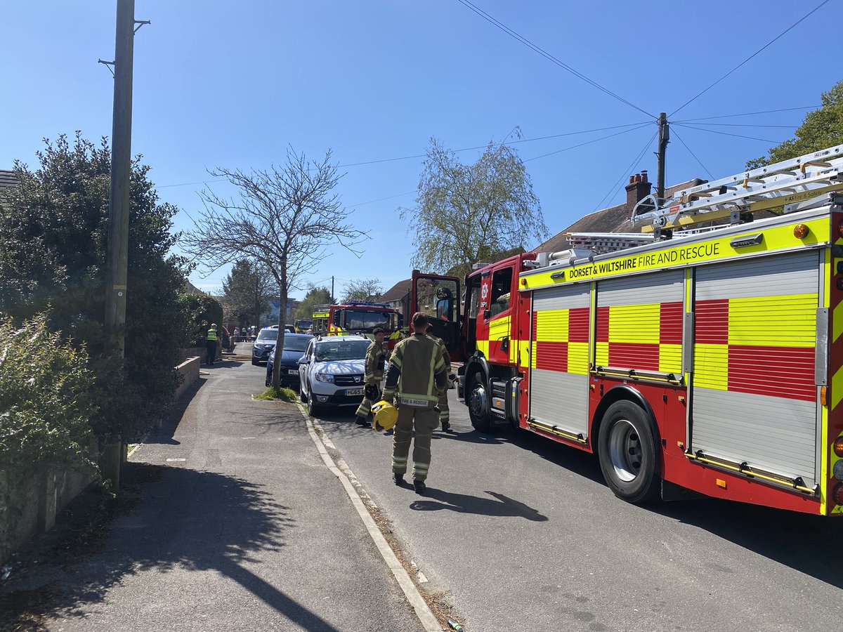 Erin Rhodes (@erhodesjourno) on Twitter photo Weymans Avenue is closed following a fire which spread to two properties. <a href="/Bournemouthecho/">Bournemouth Echo</a> Weymans Avenue is closed following a fire which spread to two properties. <a href="/Bournemouthecho/">Bournemouth Echo</a>