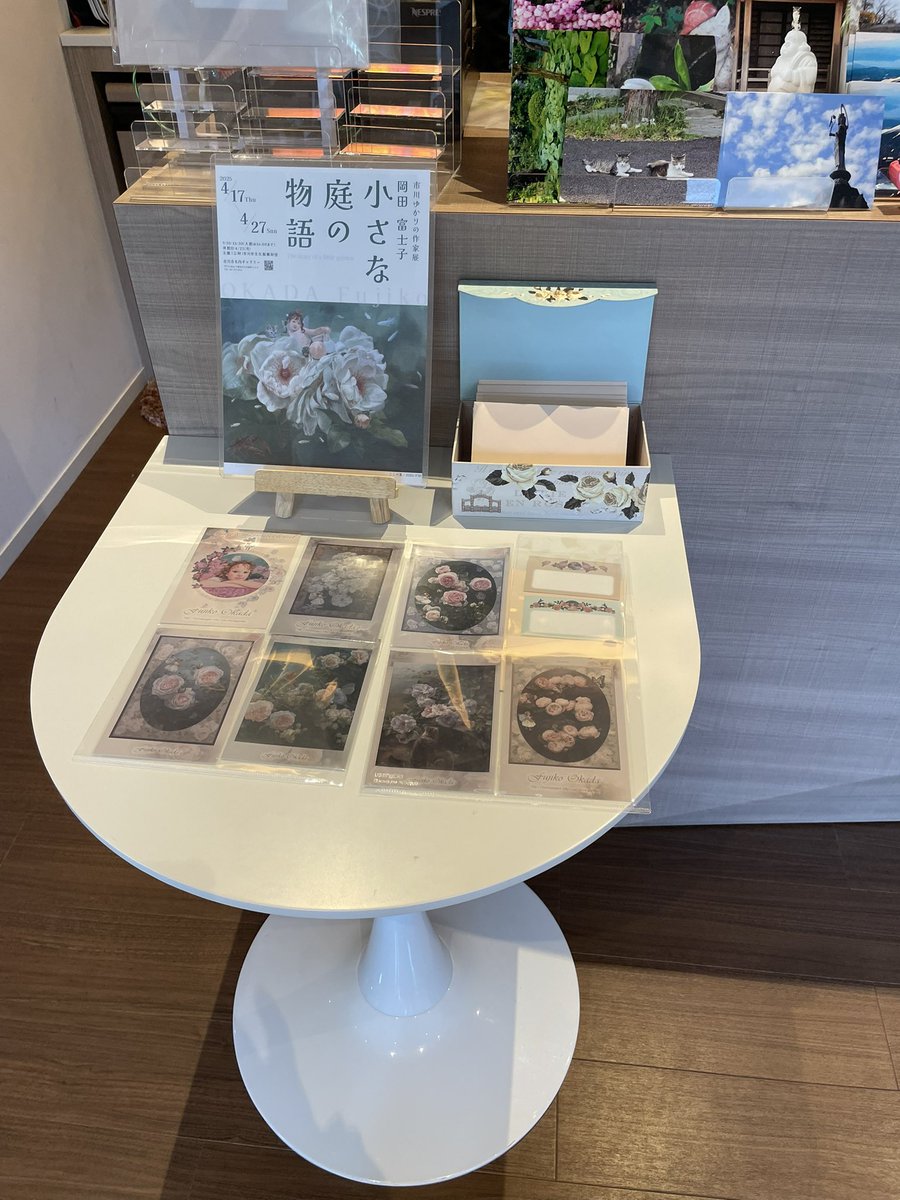 junopii's tweet photo. 美術の窓にて案内
して頂きました

今日は初日です
朝から切れることなく
お客様が来て嬉しい悲鳴です
猫好きおばあちゃんの
お話を聞かせて貰ったり
文化財になっている建物に
堪能し有意義な1日でした
明日も在廊しています
宜しくお願いします🙇
近くの安国院で期間限定で
カード取り扱ってます https://t.co/PIKJjysK0x