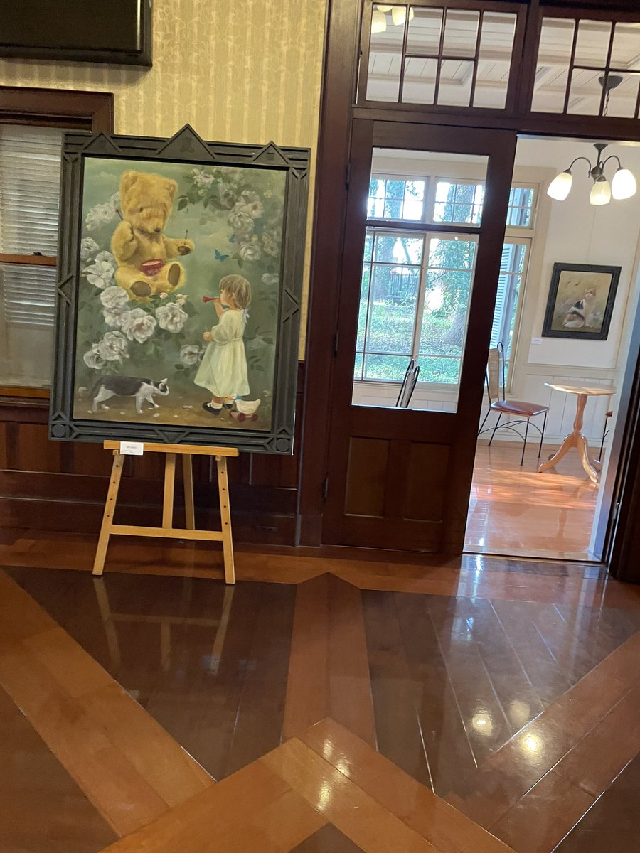 junopii's tweet photo. 美術の窓にて案内
して頂きました

今日は初日です
朝から切れることなく
お客様が来て嬉しい悲鳴です
猫好きおばあちゃんの
お話を聞かせて貰ったり
文化財になっている建物に
堪能し有意義な1日でした
明日も在廊しています
宜しくお願いします🙇
近くの安国院で期間限定で
カード取り扱ってます https://t.co/PIKJjysK0x