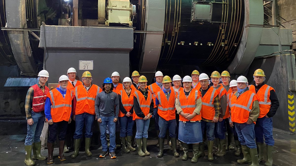 Our Cactus, TX, facility recently welcomed the Kentucky Cattlemen’s Association for a tour of their facilities. The Kentucky Cattlemen’s Association was able to learn more about the day-to-day operations of JBS to better understand the beef supply chain.