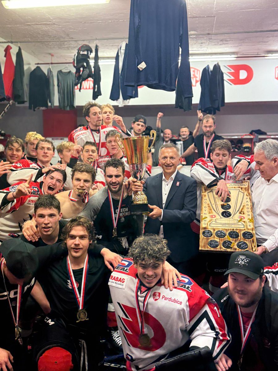 Co víc si přát. Junioři mistři. Vynikající práce celého týmu <a href="/HCPCE/">HC DYNAMO PARDUBICE</a>. Velká gratulace. To nám odpoledne pěkně začalo😀🏆.