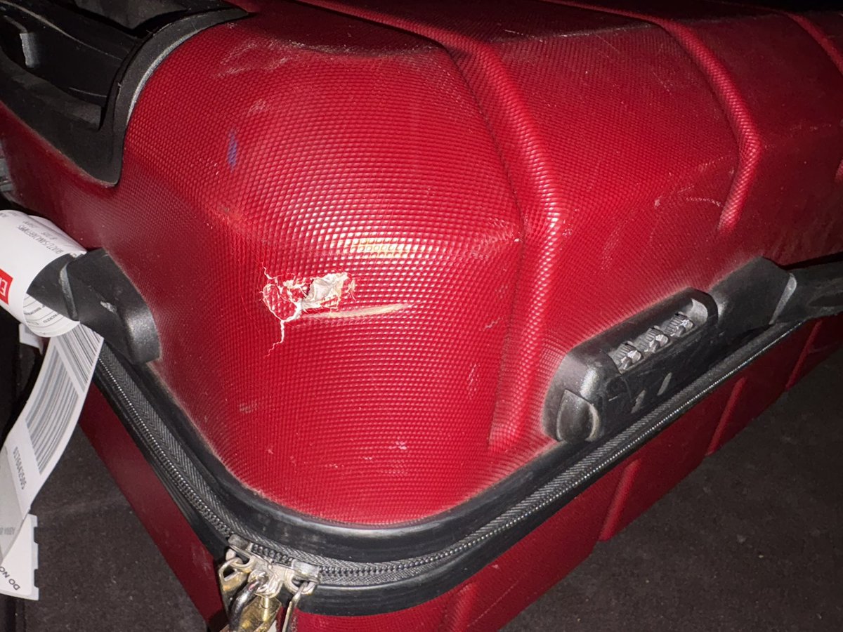 WajProductions's tweet photo. @IndiGo6E 

@IndiGo6E 
Flight 6E 6126
April 15
M9WQ4E
Suitcase damaged!
#indigo #damage #airport https://t.co/R4PxLvFO4d