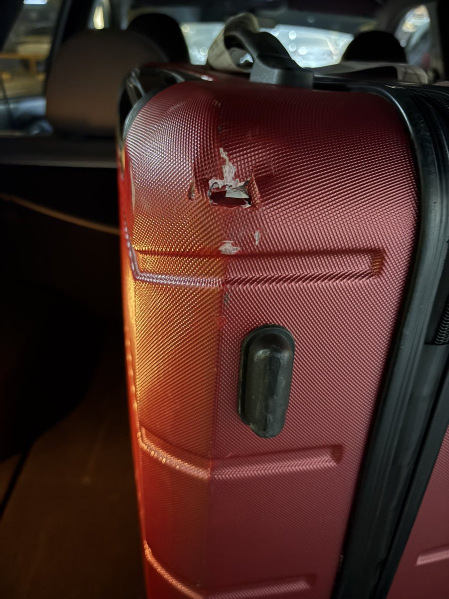WajProductions's tweet photo. @IndiGo6E 

@IndiGo6E 
Flight 6E 6126
April 15
M9WQ4E
Suitcase damaged!
#indigo #damage #airport https://t.co/R4PxLvFO4d