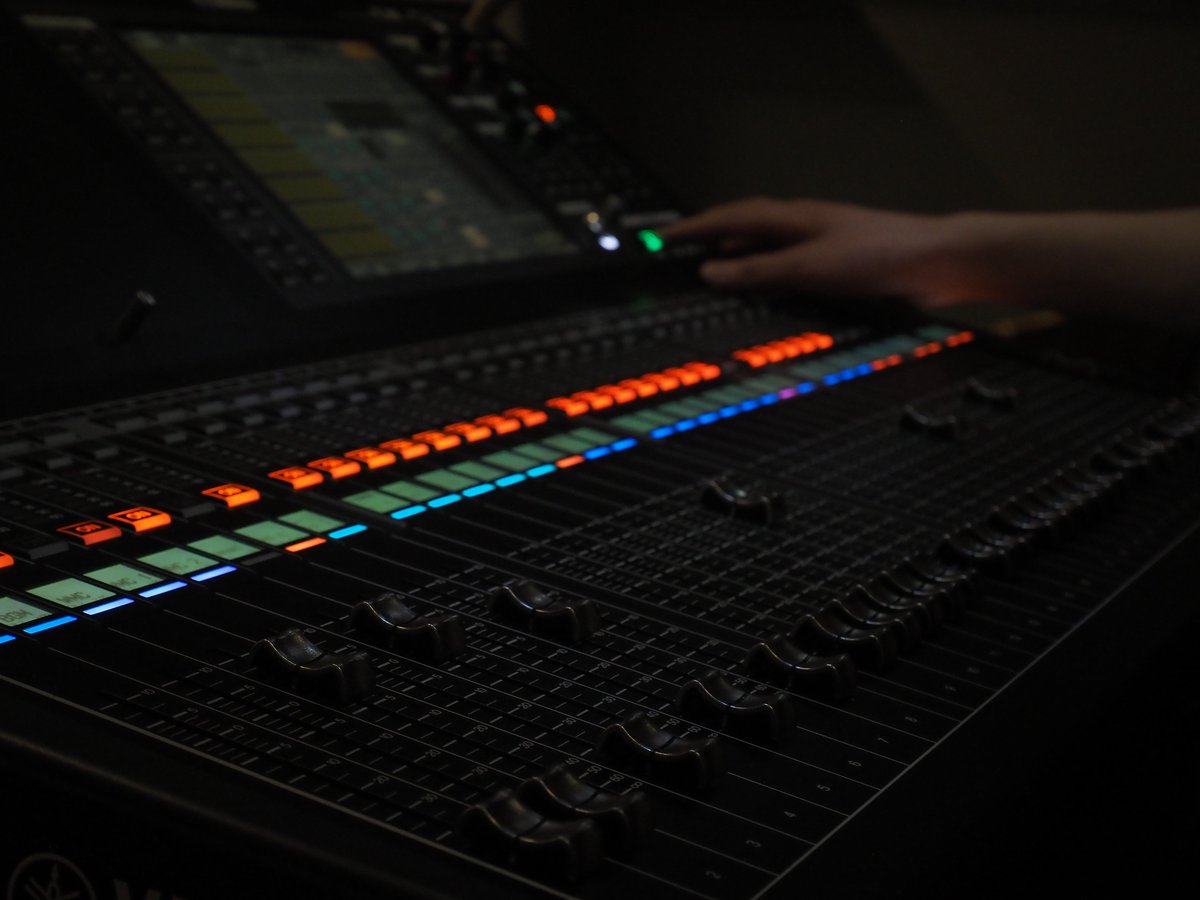 dmxorxlr's tweet image. QL5大変使いやすかった! Danteも不安だったけど意外と何とかなった⭐️ FOHという概念を導入できてよかったなぁ
おかげさまで大成功でございます😎
照明も前回よりも色染めできて満足!
次は文化祭だ〜
#音響現場最前線 #QL5