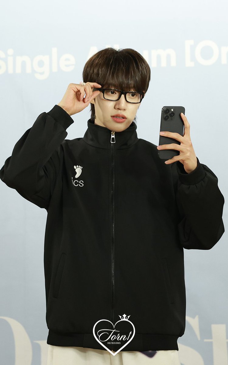 tornupload's tweet photo. [HQ] 250413 라이징스타 팬사인회 

#더윈드 #THEWIND #The_Wind #타나톤 #THANATORN https://t.co/ikBkIGa2Dn