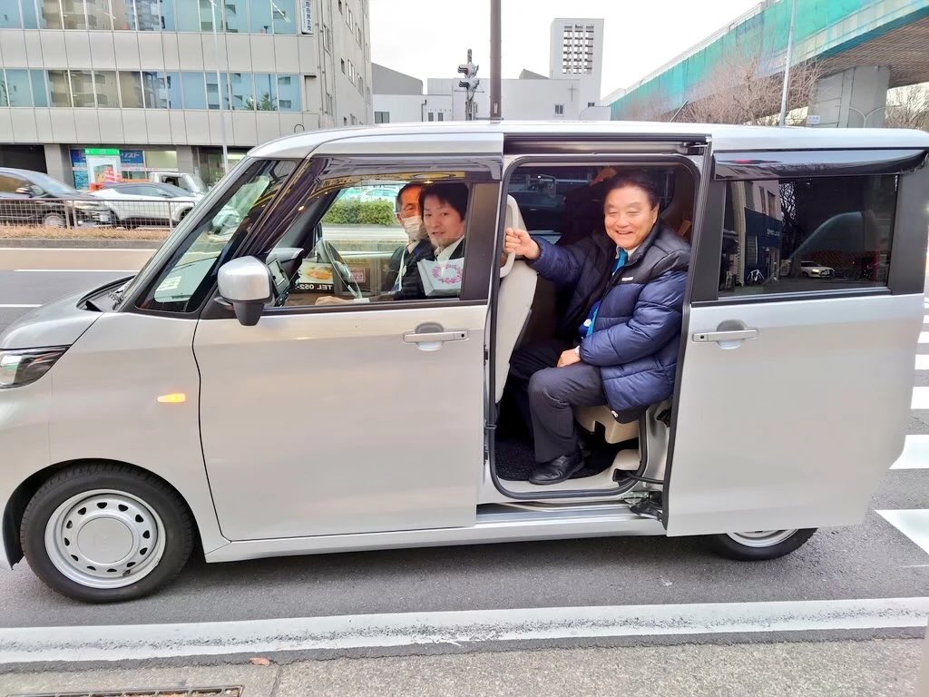 tc_fielder2NR's tweet photo. 名古屋市の河村市長の現在の公用車は日産ルークスらしいです。こういうのでいいんですよ。 https://t.co/9oo92ptzsC