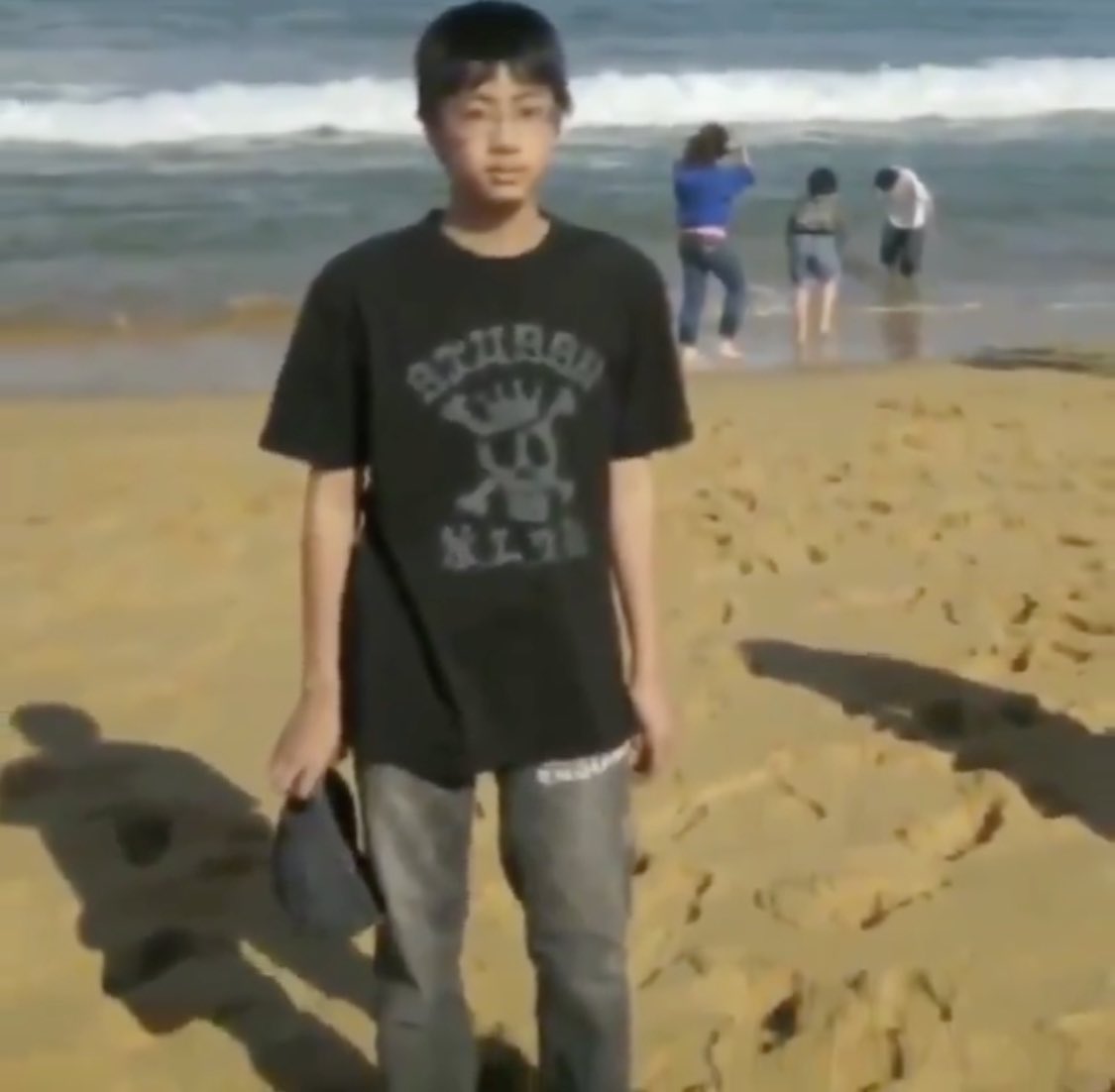 ohmeohmo's tweet photo. yall im about to go to this concert alone… say hi if you see me standing there like this https://t.co/iho64f6jfB