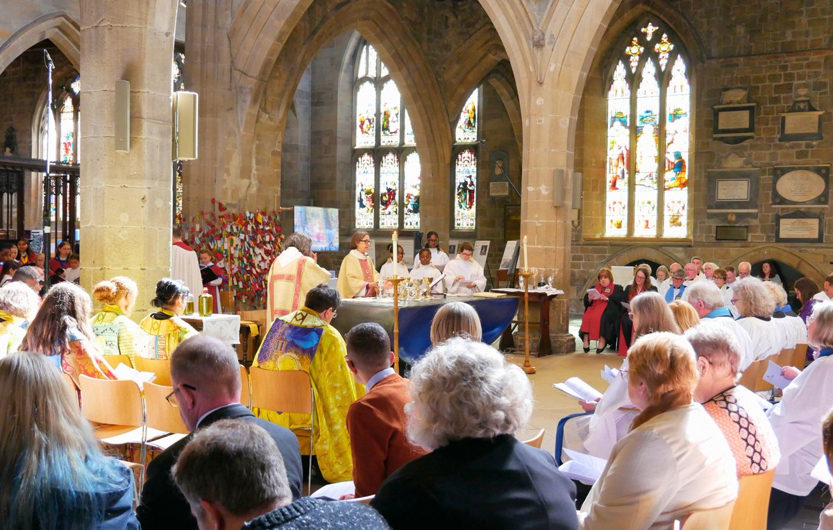 nclcathedral's tweet photo. More beautiful moments from this morning’s Chrism Eucharist, where holy oils were blessed for use across @NclDiocese. Join us in the coming days for Good Friday, Holy Saturday and Easter Day. View our Services &amp; Music Schedule here: https://t.co/ezJnWp1EHv (1/2) https://t.co/a247SFgvPj