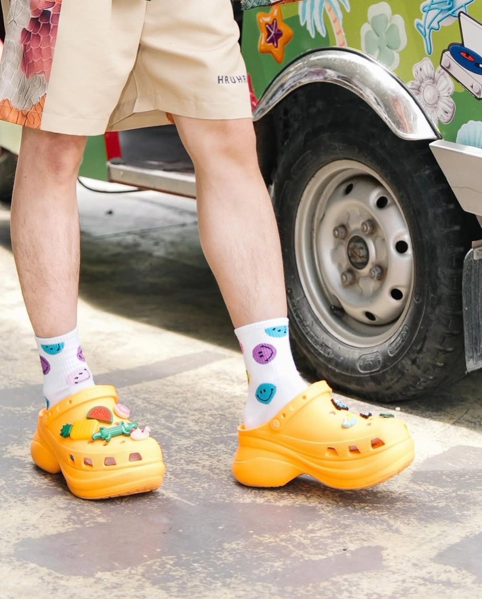 ZOLARfc_fr's tweet photo. #Fum_ZOLAR @Fum_ZOLAR
Post Instagram
" If you want to walk without tripping, wear Crocs. But if you want to trip in love, pay attention.
@/crocsth
#CrocsTH
#CrocsSongkran2025
#SplashWithCrocs " https://t.co/UVIsDEOplJ