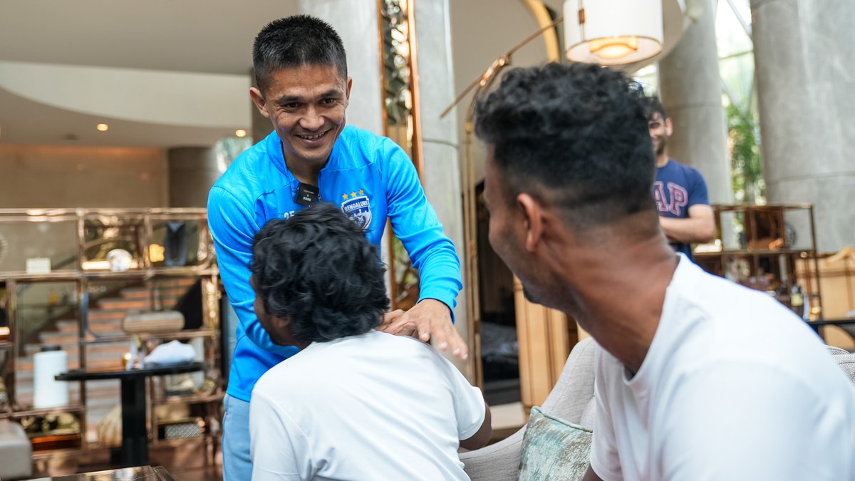 bengalurufc's tweet photo. When an 'interview with a news channel' turned into a trip to the #ISLFinal in Kolkata and a meeting with the legend himself! ❤️
Kerala State Blind Football Team players Anugrah TS, Akhil Lal and Abhishek K were surprised with an all-expenses paid trip to the biggest fixture of them all by @whitegold_money, BFC's Official Gold Buying Partners. 🥹
#WeAreBFC #HeartOfGold #BFCCares
