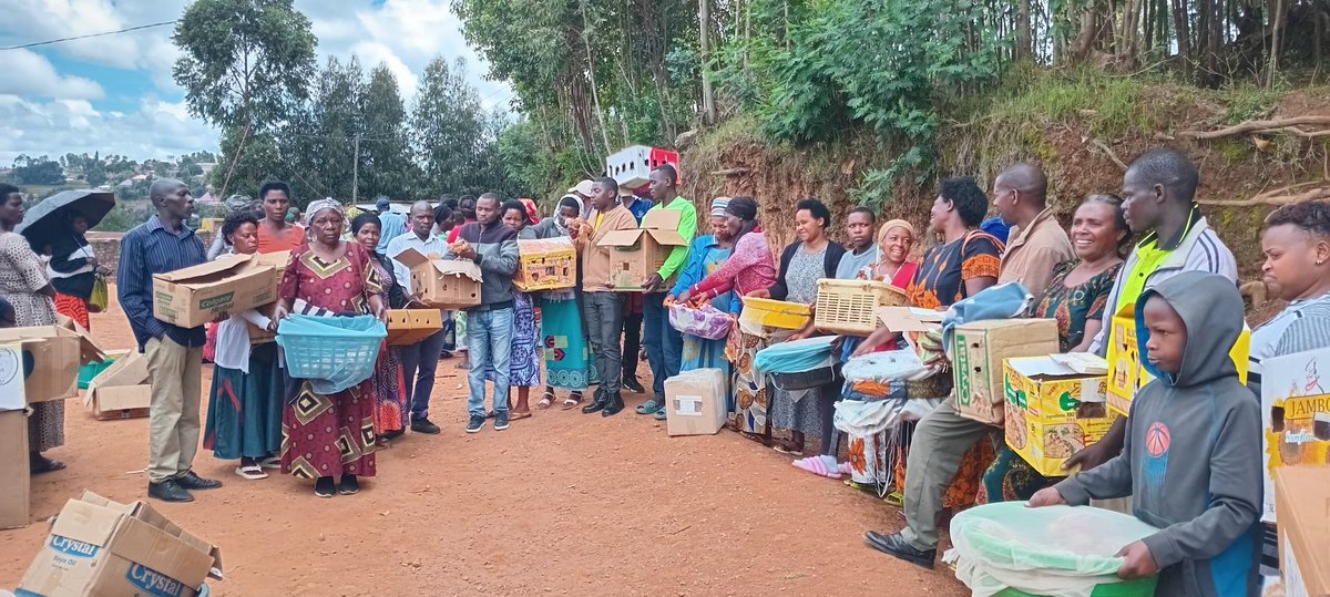 NYCByumba's tweet photo. Byumba sector NYC 

None tariki ya 17/04/2025 mu murenge wa Byumba Kubufatanye n'umushinga PRISM hatanzwe inkoko zigera kuri 250 ku rubyiruko rwo mu murenge wa Byumba https://t.co/MEHShoyb1a