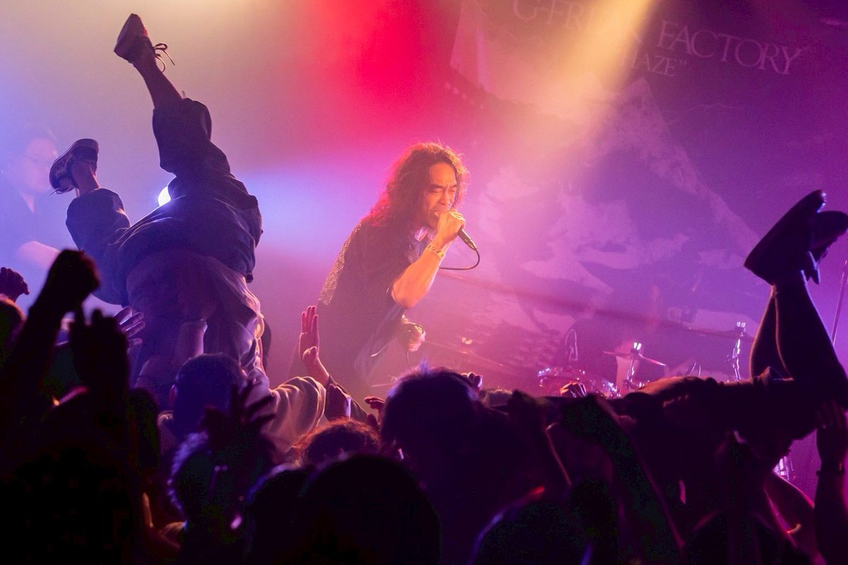 高松MONSTERに
競馬の世界最高峰のレースで日本の最強馬フォーエバーヤングが敗れた夜に
久留米の最強バンドTHE FOREVER YOUNGと対バン
エバヤン強かった…まじ
すげーバンドだった
久々の高松
良い夜をありがとうね
また遊ぼう

写真はカズハム <a href="/kazuyakohsakaa/">kazuyakohsaka</a>