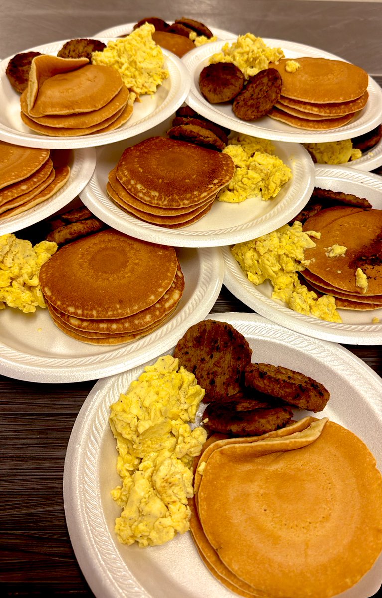 Breakfast is the most important meal of the day, especially after killing weights and conditioning!!! #FeedTheCats #DATE
