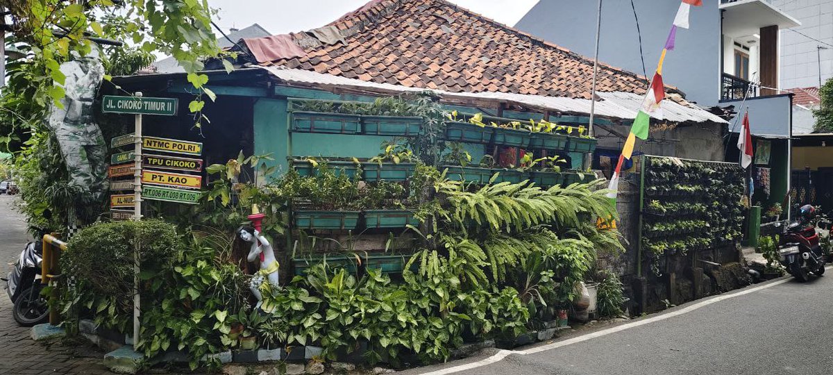 TWITTER PLEASE DO YOUR MAGIC

Guys tolong bantu RT keluarga lagi mau jual rumah kami, sudah bertahun2 di jual tpi ga kejual2.
Dan tahun ini lagi berat bgt. 

Luas tanah: 130m²
Kamar mandi: 2
Kamar tidur: 3
Harga: 2.2 M bisa Nego (Pasaran 2.5M)

Lokasi : Cikoko, Pancoran, Jaksel