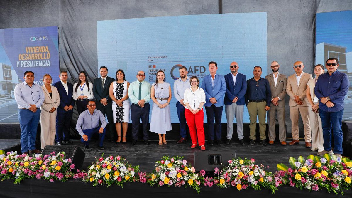 Agencia Francesa de Desarrollo (@afd_es) on Twitter photo 🏠Ayer cerramos junto a <a href="/CONAFIPS/">CONAFIPS 🇪🇨</a> el proyecto #AFDMiCasaDesarrollo: +viviendas sismo-resistentes en 6 provincias de Ecuador afectadas por el terremoto de 2016.
📍 Manabí, Esmeraldas, Guayas, Los Ríos, Santa Elena y Santo Domingo.
#ReconstrucciónConResiliencia🧵👇 🏠Ayer cerramos junto a <a href="/CONAFIPS/">CONAFIPS 🇪🇨</a> el proyecto #AFDMiCasaDesarrollo: +viviendas sismo-resistentes en 6 provincias de Ecuador afectadas por el terremoto de 2016.
📍 Manabí, Esmeraldas, Guayas, Los Ríos, Santa Elena y Santo Domingo.
#ReconstrucciónConResiliencia🧵👇