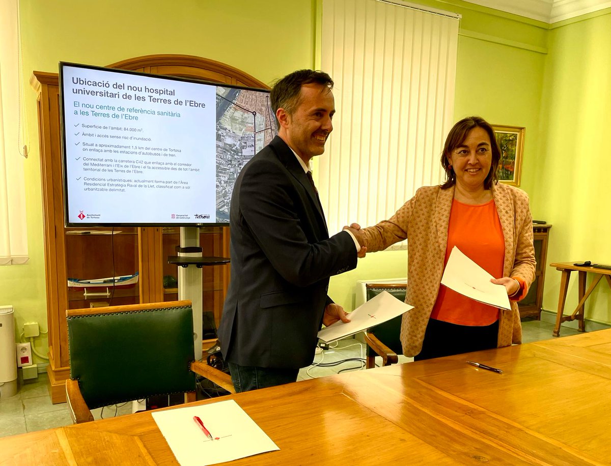 Acordem amb el <a href="/govern/">Govern de Catalunya</a> uns terrenys no inundables i amb més superfície al barri de Sant Llàtzer de #Tortosa per a la construcció del nou Hospital Universitari de les Terres de l'Ebre. Gràcies <a href="/SilviaPaneque/">Sílvia Paneque</a> pel treball conjunt amb <a href="/Tortosa/">Ajuntament de Tortosa</a> i amb la consellera Pané de <a href="/salutcat/">Salut</a>