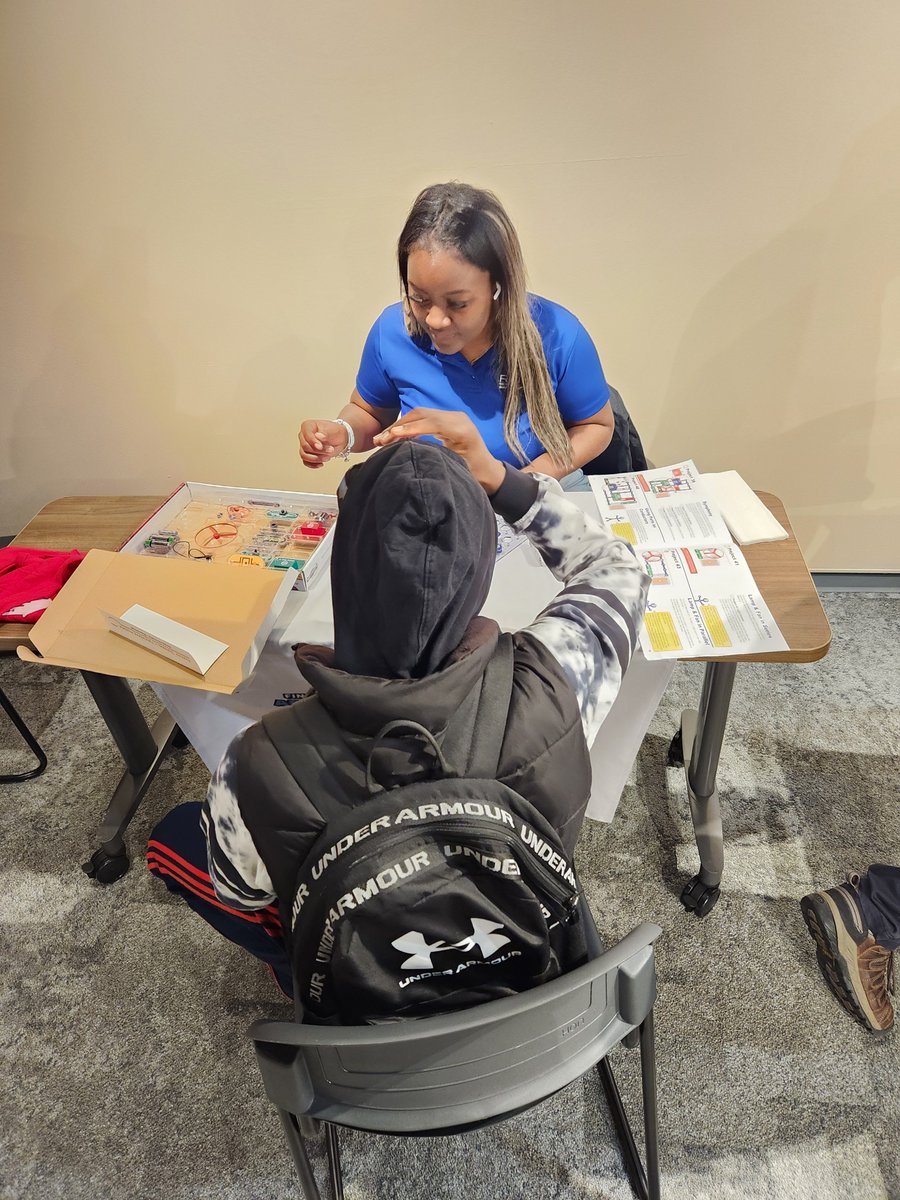 RTMAorg's tweet photo. The RTMA participated in the School 2 Work Navigator Resource Fair this week. Dozens of students spent part of their spring break learning about careers, apprenticeships, and training programs. Several also participated in hands-on activities. Great turnout!
#RTMA #RochesterWorks https://t.co/BQbD5RaXis