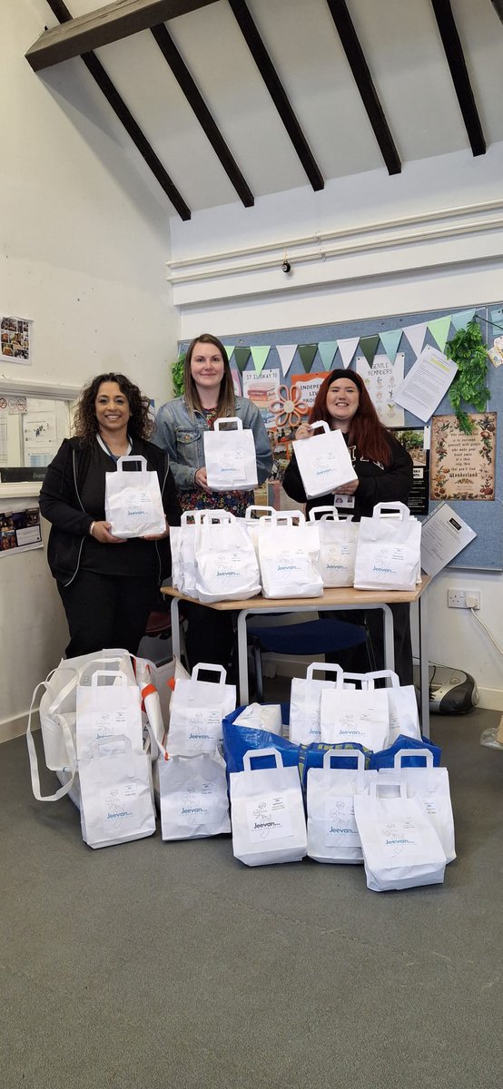 Right Resolution CIC (@rightrescic) on Twitter photo It's been another busy month for the #Jeevanproject. We delivered #sanitaryware bags to the <a href="/N_CTrust/">Northamptonshire Children's Trust</a> #LeavingCareTeam We have been delivering the #Jeevanproject since 2021
Together #changeispossible #periodpoverty #careleaversmatter #makingadifferencetogether It's been another busy month for the #Jeevanproject. We delivered #sanitaryware bags to the <a href="/N_CTrust/">Northamptonshire Children's Trust</a> #LeavingCareTeam We have been delivering the #Jeevanproject since 2021
Together #changeispossible #periodpoverty #careleaversmatter #makingadifferencetogether