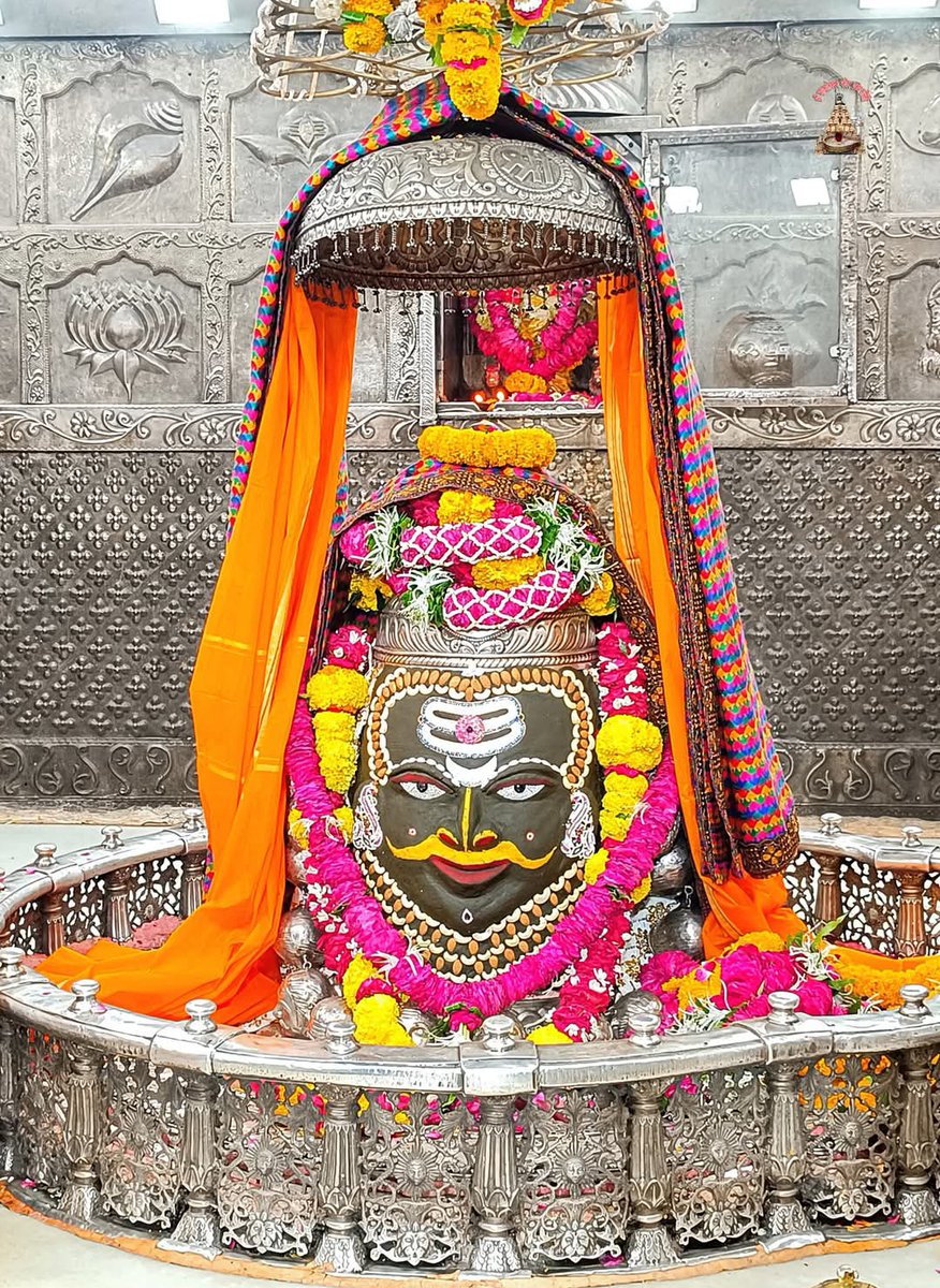 ivaishalipandit's tweet photo. श्री महाकालेश्वर ज्योतिर्लिंग जी आज के संध्या आरती श्रृंगार दिव्य दर्शन 17.04.2025 https://t.co/MuTfAQPq7E